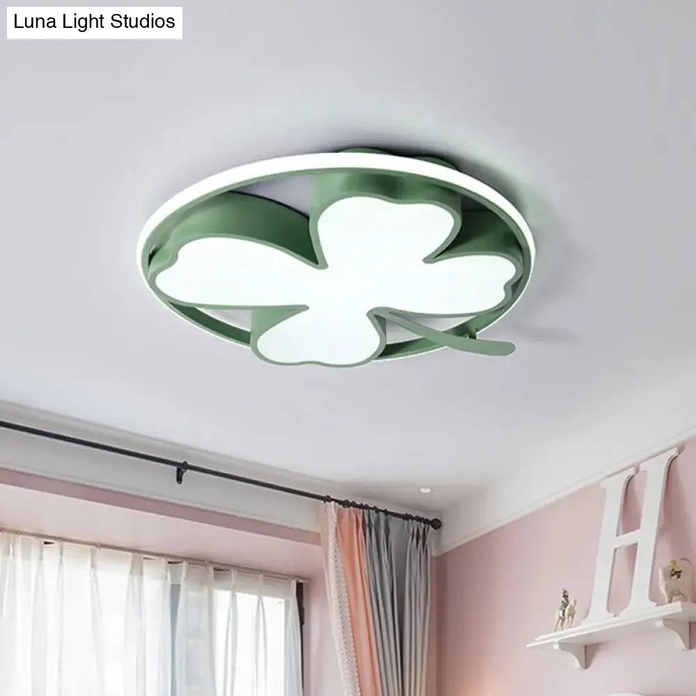 Contemporary Clover Bedroom Flushmount LED Ceiling Light in Black/Green