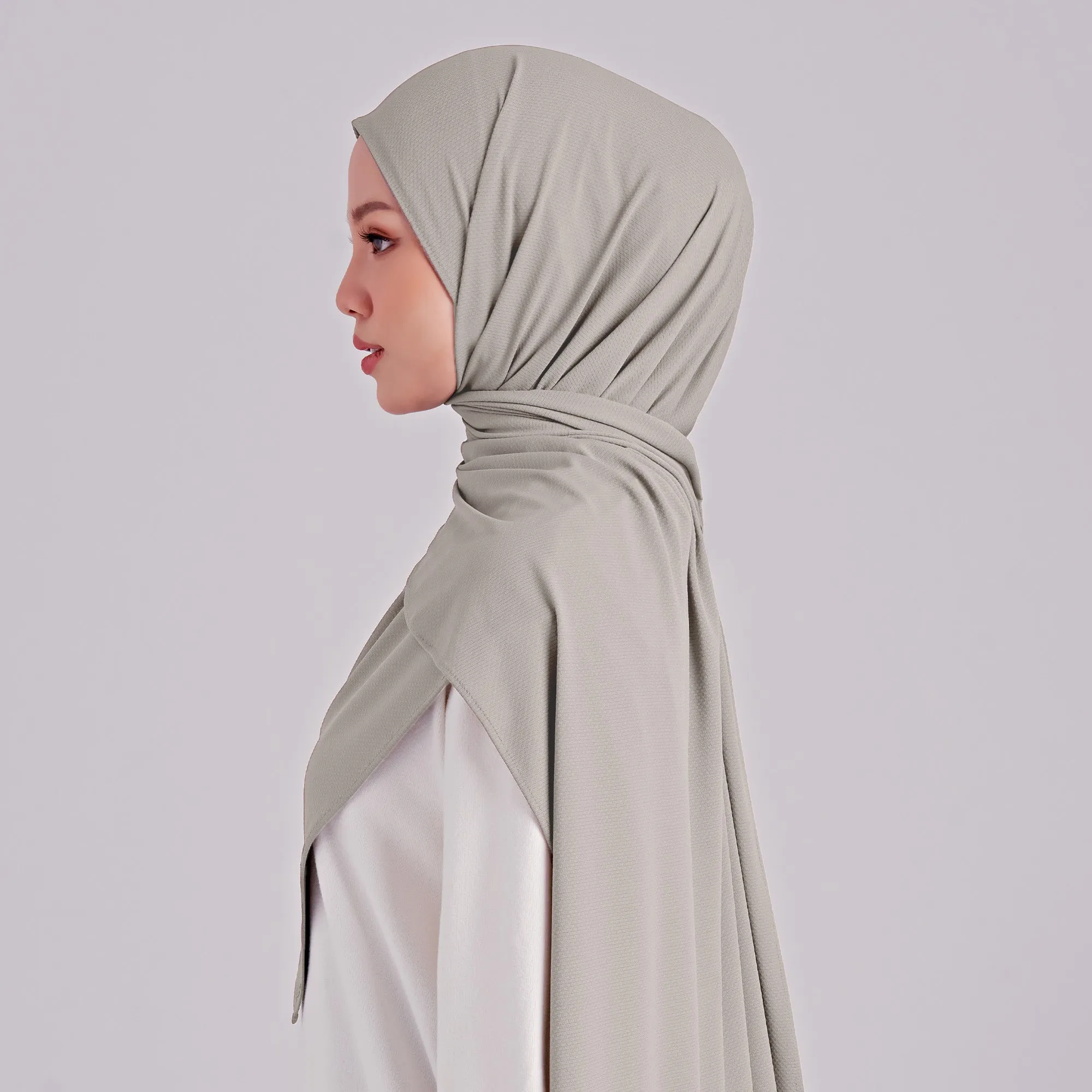 Najwa Sport Shawl - Whistle