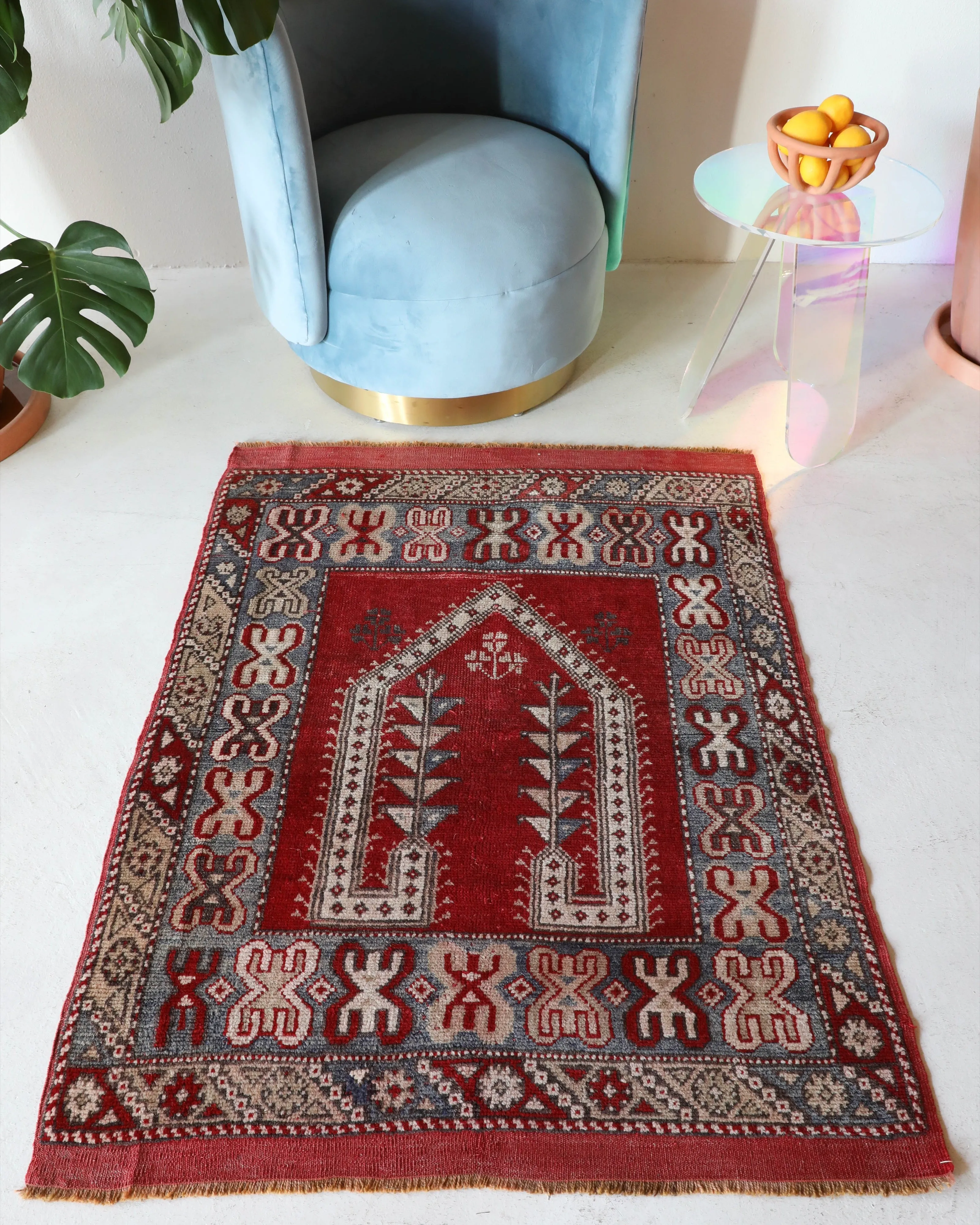 Semi-antique Oushak Prayer Rug 3'3"x4'3"