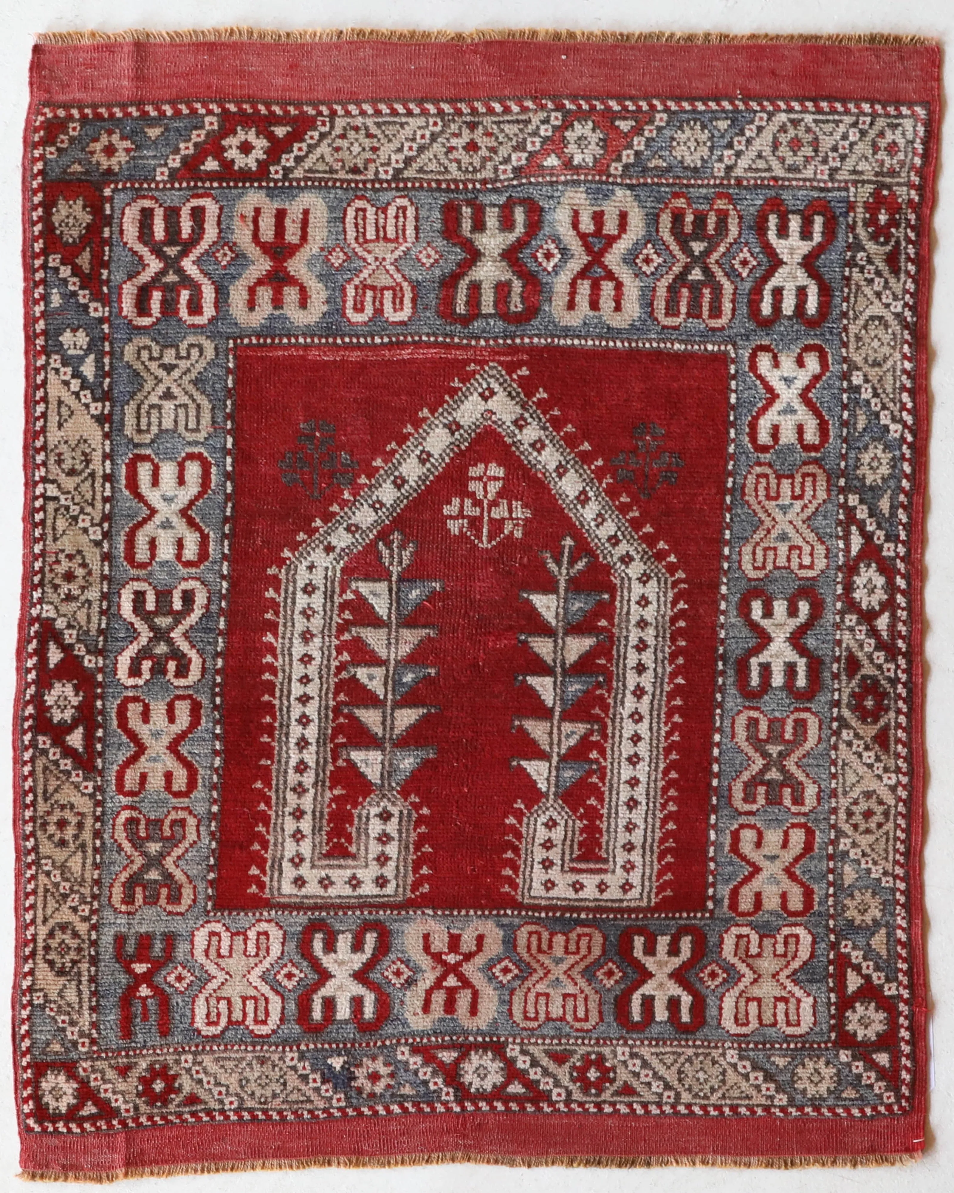 Semi-antique Oushak Prayer Rug 3'3"x4'3"